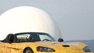 Mit der Folierung im Schlangenprint wirkt die Dodge Viper noch bissiger. (CFC)