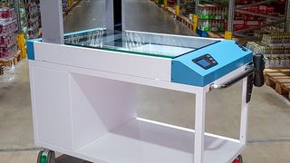 Das flexibel einsetzbare Platzbedarfs-Messgerät MultiScan mit integrierter Formerkennung und Gewichtserfassung ermittelt vollautomatisch die exakten Daten eines Artikels.  (KHT)