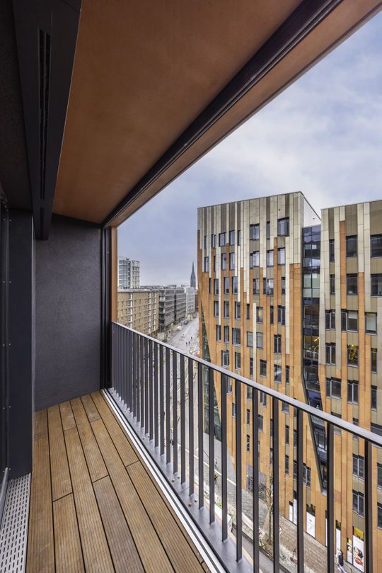 Entscheidend für die Wahl  des Schiebe-Dreh-Systems Proline T war der Öffnungsmechanismus,  der auch die sichere Reinigung von außen ermöglicht.(Bild:  Daniel Sumesgutner für Solarlux GmbH)