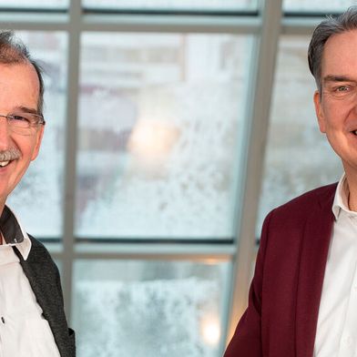 Dr. Johann Bizer, Vorsitzender des Vorstandes von Dataport (l.), mit dem Stellvertretenden IT.Niedersachsen-Geschäftsführer Holger Meyer. (Bild: IT.Niedersachsen)