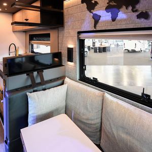 Das Interieur des Liner Flair ist modern und puristisch, das Raumgefühl ist großzügig.(Bild:  Messe Düsseldorf/ctillmann)