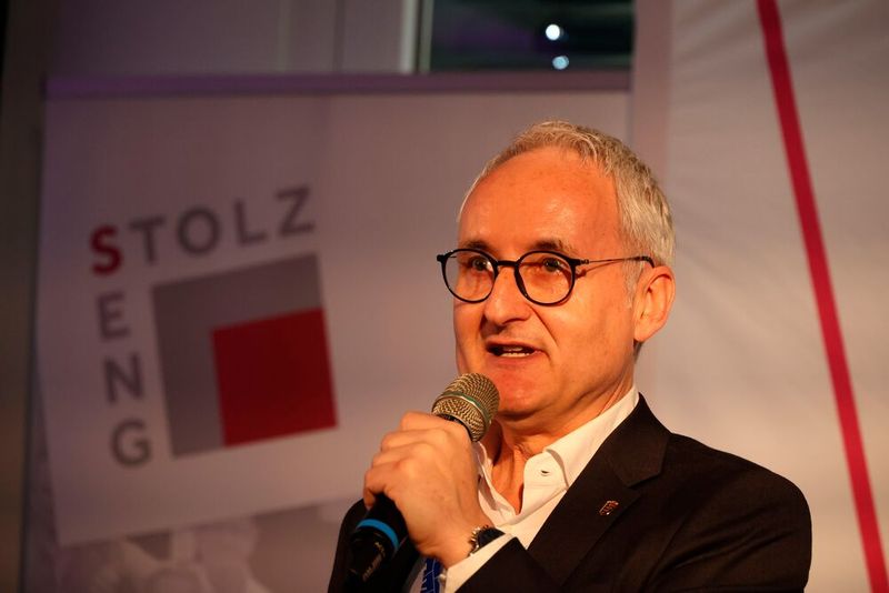 Wie Unternehmen von den Aktivitäten ihres Bundeslandes profitieren können, zeigte Joachim Speck von Baden-Württemberg International (BW_i). Er stellte beispielhaft Programme vor, die Unternehmen bei Ansiedlung, aber auch im laufenden Betrieb begleiten und unterstützen. (Bild: Maschinenmarkt/rw)