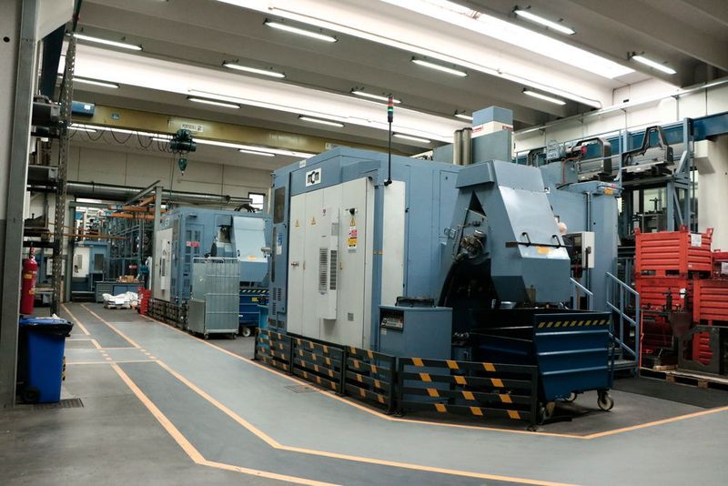 Führung durch die Hallen der Sa.Gi. S.r.l - einem Lohnfertiger direkt auf dem Nachbargebäude von MCM. (Sonnenberg)