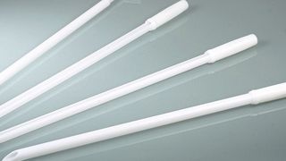 Die Disposampler sind in verschiedenen Ausführungen verfügbar. Mit ihnen lassen sich Flüssigkeiten, viskose Medien, Pulver und Granulate beproben. (Bürkle GmbH)