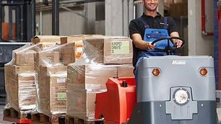 Der wendige Elektro-Schlepper Hako Sherpa SX 60 zieht bis zu 6 t und verfügt über einen Wendekreis von nur 2085 mm. Bild: Hako (Archiv: Vogel Business Media)