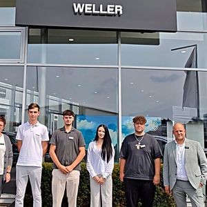 Die Weller Gruppe begrüßt 193 Auszubildende in acht verschiedenen Ausbildungsberufen an 42 Standorten. Mit ihrem Start verstärken sie die Teams an den Standorten der Unternehmensgruppe - unter anderem in Herford und Hamm (Bild). Die neuen Auszubildenden werden in den kommenden Jahren in verschiedenen Bereichen des Unternehmens ausgebildet. Neben der Vermittlung von Fachwissen erhalten sie die Möglichkeit, unterschiedliche Abteilungen kennenzulernen und praktische Erfahrungen im Arbeitsalltag zu sammeln.(Bild:  Weller)