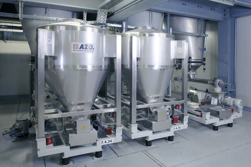 Dositainer auf Aufgabestationen mit integriertem Antrieb (Bild: Azo)