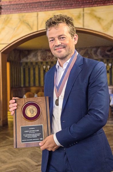 „Ich fühle mich zutiefst geehrt, den nach Joseph Engelberger benannten Preis zu gewinnen“, sagt Esben Østergaard.  (Messe München)