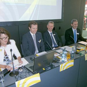 Pressekonferenz zur 4. Lasys: Silvia Stoll, Kommunikationsleiterin und Gunnar Mey von der Messe Stuttgart sowie Gerhard Hein vom VDMA.