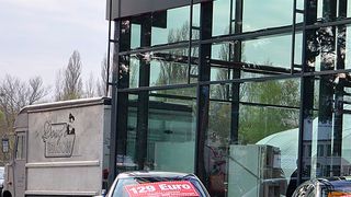 Die Berolina-Gruppe hat in Berlin erneut in Seat investiert. Der Seat-Betrieb in Spandau hat 712 Quadratmeter Showroomfläche. (Foto: Grimm)