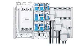 Die geprüfte und modular ein¬setzbare Systemlösung „185Power“, die Wöhner 2014 in Kooperation mit der Firma Rittal präsentiert hat, besteht aus neu entwickelten Komponenten für den Sammelschienenabstand 185 mm (Bild: Wöhner)