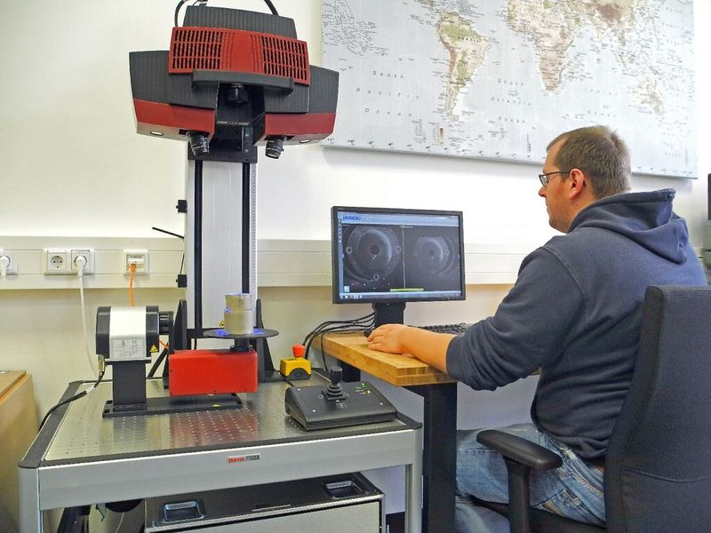 Optisches 3D-Messgerät Atos III Triple Scan SO von GOM zur optischen Vermessung von Laserschmelzteilen. (Bild: Toolcraft)