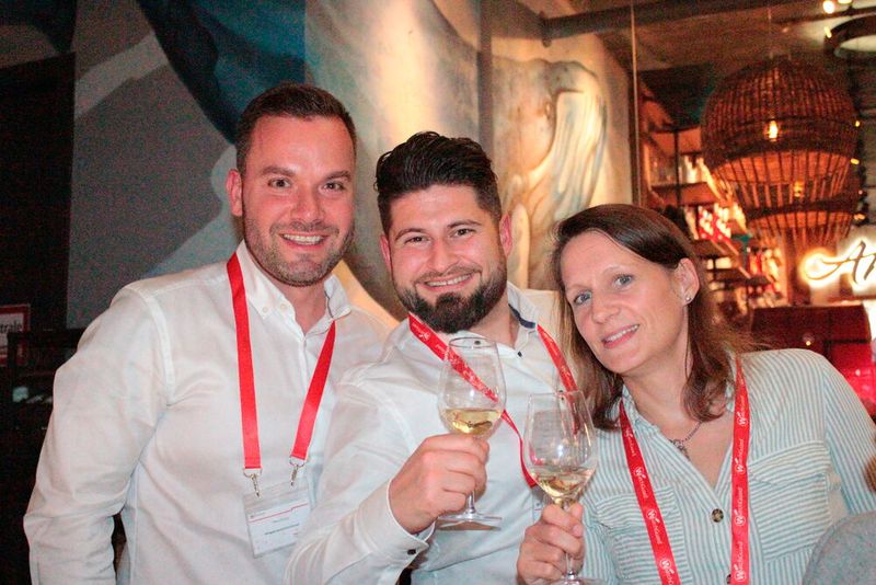 (v. l.) Henry Hicking (Senior Product Sales Specialist bei Infinigate Deutschland), Achim Kadar (Focus Sales Manager bei ADN) und Katja Dahl (Business Development Managerin bei Watchguard) (Bild: Watchguard Technologies)