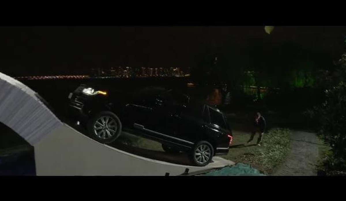 Land Rover Range Rover Papierbrücke.mp4 (Brightcove_4634344116001)