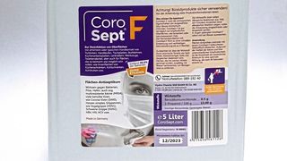 Das Flächendesinfektionsmittel Corosept - F eignet sich für die Desinfektion von Türklinken, Tischplatten, Kühlschränken, Tastaturen, Lenkrädern oder Haltestangen. (Hydro Chemie Süd)