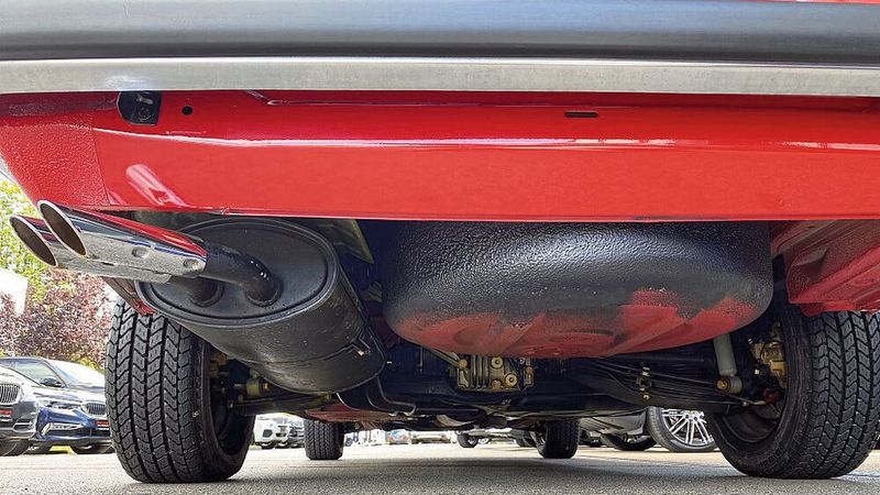 Natürlich zeigt sich der 3er auch von unten wie geleckt. (Bild: Meyer-Hafner)