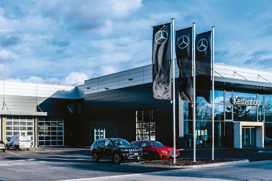 Rund acht Millionen Euro hat die schweizerische Kestenholz-Gruppe in den Bau ihres neuen Nutzfahrzeug-Zentrums in Deutschland investiert.(Bild:  Lukas Ramon Montanes)