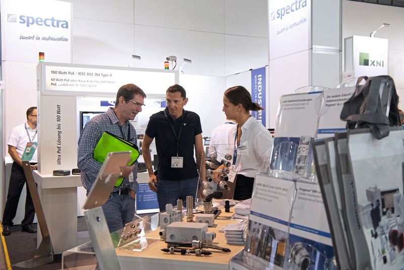 Die «maintenance Schweiz 2024» und die «all about automation» präsentieren vom 28. bis 29. August 2024 in Zürich Zukunftstechnologien, die die Bereiche industrielle Instandhaltung mit Industrieautomation, Robotik und Digitalisierung zusammenbringen.  (Bild: Easyfairs/Susanne Seiler)