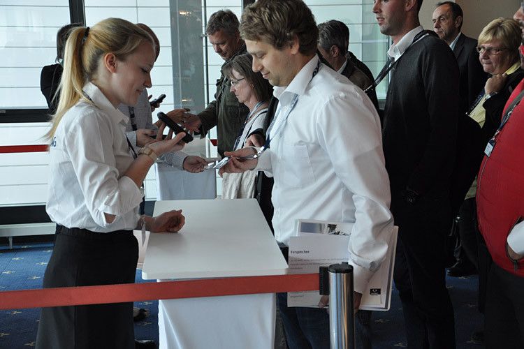 Dann gings zur Fahrzeugübergabe. (Foto: Wehner)