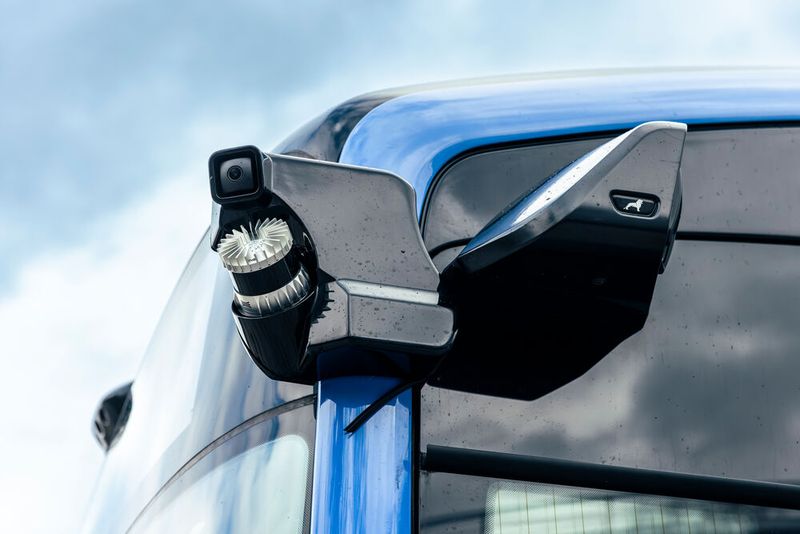 Das umfasst fünf LiDAR-Sensoren, sechs Radaren, acht Kameras und das Global Navigation Satellite System, GNSS. (Bild: Bernhard Huber)