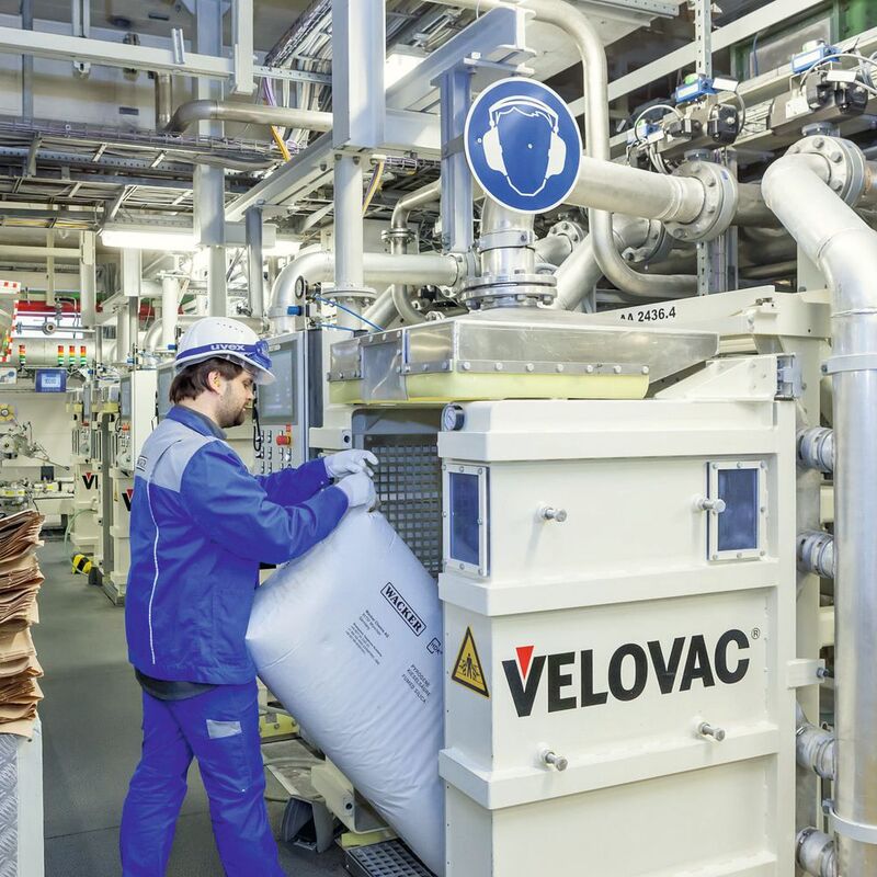 HDK-Abfüllung am Wacker-Standort Burghausen: Der Chemiekonzern gehört zu den weltweit größten Herstellern pyrogener Kieselsäure.