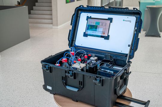 So mobil wie ein Koffer: Das InBaDtec-System für qPCR-basierte Wasseranalysen(Bild:  Fraunhofer IMM)