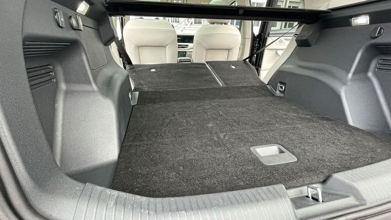 Mit umgeklappten Rücksitzlehnen wächst das Ladevolumen auf 1.515 Liter. (Bild: Grimm – VCG)