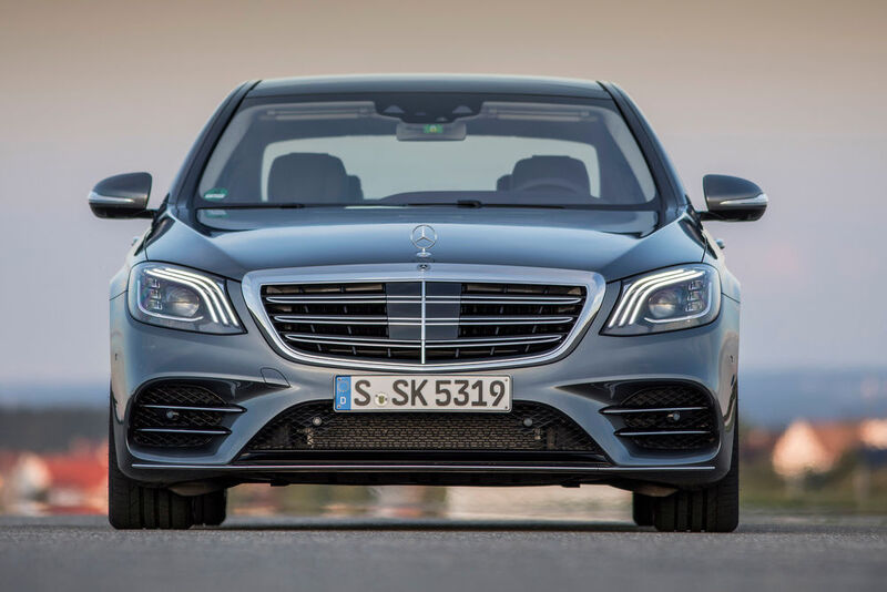 Mit über 93.000 Euro steht die S-Klasse mit dem knapp 390 PS starken Benziner in der Preisliste. (Daimler)