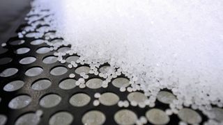 Henkel und Sasol arbeiten an der Entwicklung von Klebstofflösungen mit niedrigeren Kohlenstoffemissionen. (Bild: Henkel)