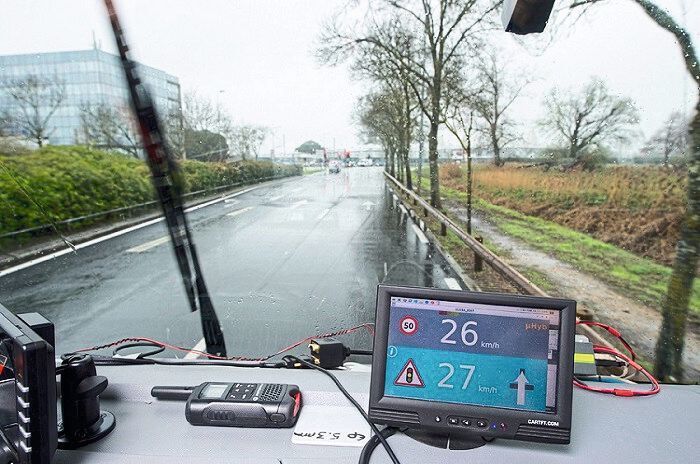 Möglich machen das diverse Optimierungen des Lkw, bei Aerodynamik, dem Antriebsstrang, den Reifen und der Konnektivität – zum Beispiel ist das Navigationssystem mit Ampeln vernetzt. (Renault Trucks)