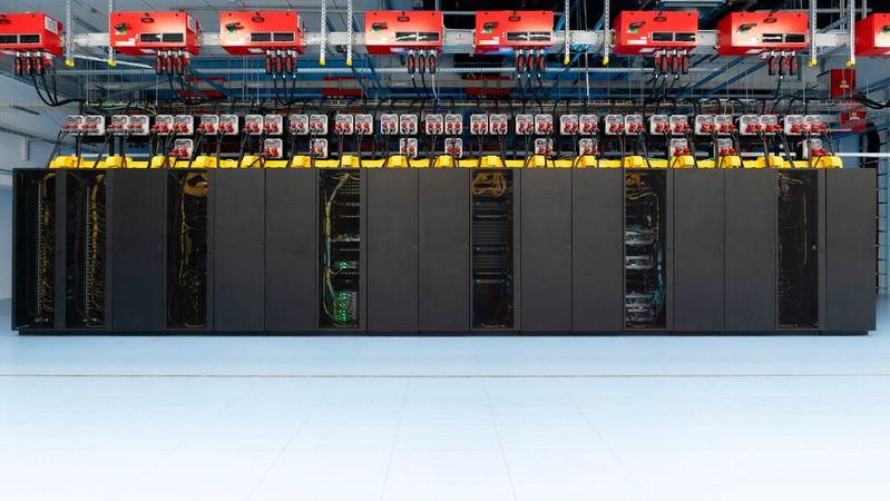 Der neue Superrechner der Universität Paderborn gehört zur Top 10 der akademischen Rechenzentren in Deutschland. (Bild:  Universität Paderborn/ Stefan Rohde)