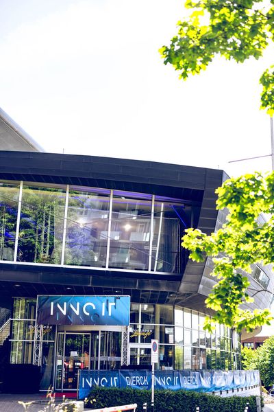 Business Lounge der Wunderino Arena in Kiel, Veranstaltungsort INNO IT 2024 (Bild: Dierck Group)