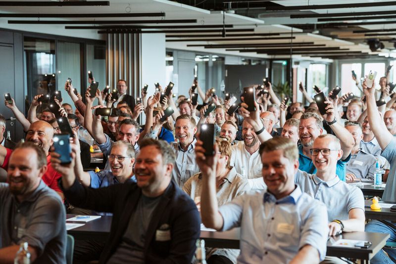 Die dbc-Gruppe schickt Rottländer Business IT herzliche Grüße zum 40-jährigen Firmenjubiläum. (Bild: C & P Capeletti & Perl)