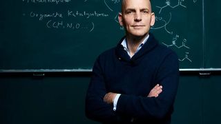 Prof. Benjamin List und sein Team befassen sich mit besonderen Säure-Katalysatoren.  (Bild: Henning Kretschmer/ MPI Kofo)