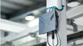 Private 5G-Netze, auch Campusnetze genannt, arbeitet äußerst störungsfrei, sagt Siemens. Jetzt hat das Unternehmen ein solches Netzwerk entwickelt, getestet und verbessert, das diesen und andere Vorteil auch der Industrie eröffnen wird. Lesens Sie! (Bild: Siemens)