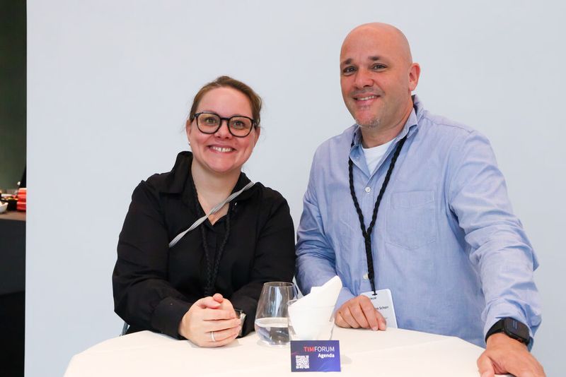 Linda Haase (Crowdstrike) und Carsten Schorr (Telonic) (Bild: TIM)