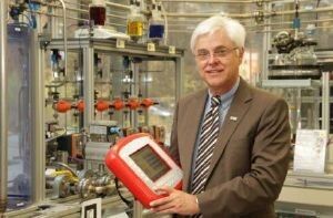 Prof. Dr.-Ing. Dr. h.c. Detlef Zühlke, DFKI: „Durch offene Netzwerke und smarte Objekte bekommen wir Unmengen zusätzlicher Daten. Diese Daten sind äußerst interessant für beispielsweise eine vorausschauende Instandhaltung.“ (Bild: DKFI)