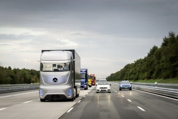 Der Mercedes-Benz Future Truck 2025: Weltpremiere der spektakulären Studie des Lkw von morgen – autonome Fahrt in eine faszinierende Zukunft (Bild: Mercedes-Benz)