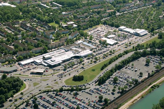 Eine Parade der Volkswagen-Markenbetriebe: das Autohaus Wolfsburg Hotz und Heitmann. (Archiv: Vogel Business Media)