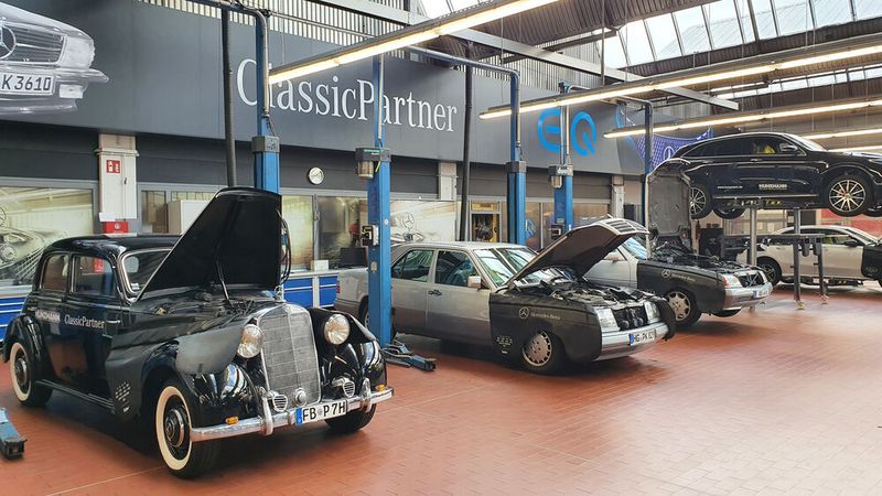 Spezialisiert ist man bei Kunzmann allerdings auf Mercedes. Und zwar auch auf die ganz alten, ... (Bild: Schreiner/»kfz-betrieb«)