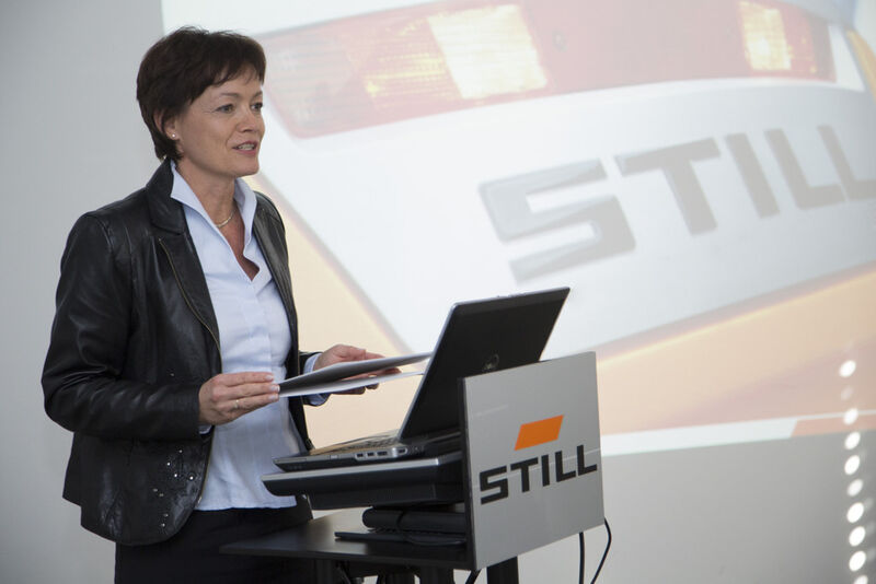 Lucia Puttrich, hessische Ministerin für Umwelt, Energie, Landwirtschaft und Verbraucherschutz, beim Besuch der Frankfurter Still-Niederlassung. (Bild: Still)