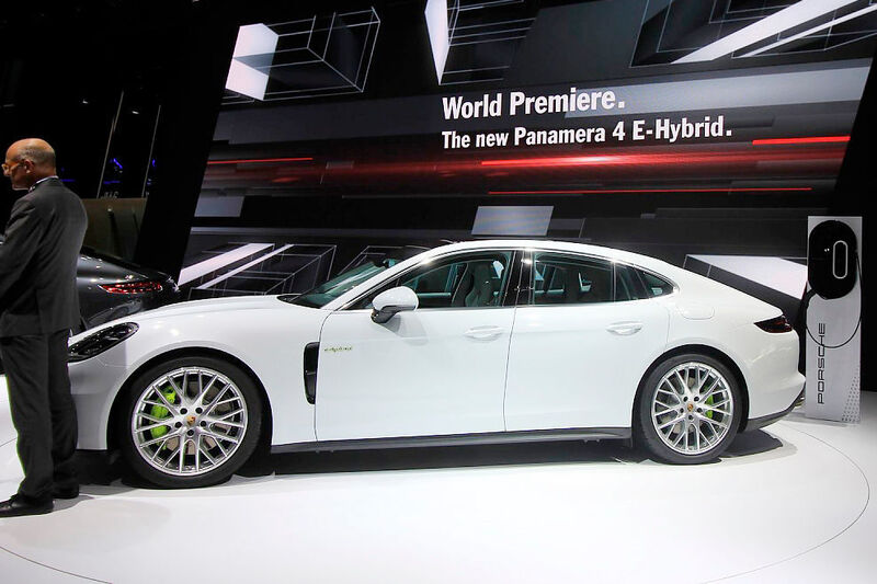 Elektro geht auch sehr schnittig. Das kann neben Tesla auch der hier im Bild gezeigte Porsche Panamera E-Hybrid. (press-inform)