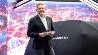Cupra- und Seat-Chef Wayne Griffiths hat im ungarischen Györ das kommende Cupra-Modell Terramar enthüllt. (Bild: Seat)