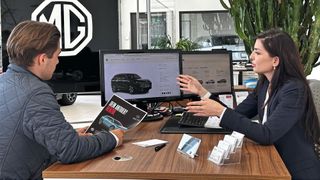 Die Verkaufsberater bei Fuhrmeister Exclusive Automobile nehmen ab sofort gebrauchte E-Fahrzeuge in den Fokus. (Bild: Fuhrmeister Exclusive Automobile)