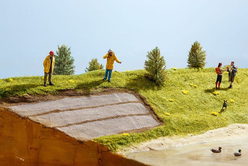 Die Fraunhofer-Institute legen großen Wert auf die Anwendungsnähe ihrer neuen Entwicklungen. Hier ein Beispiel für den Einsatz von Geokunststoffen in der Uferbefestigung. (Bild: Ursula Raapke Darmstadt Germany)