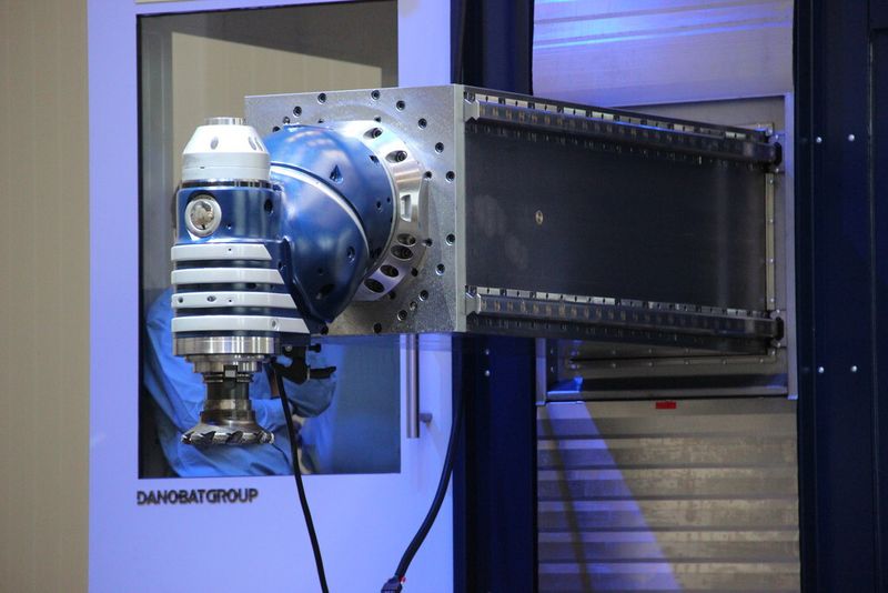Bereit für die Fräsvorführung: Der Fräskopf mit DAS-System. (Bild: Kroh)