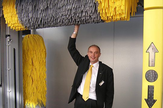 Die Kärcher-Anlage CB flex hat es Berater Rolf Funk besonders angetan. Niedrige Betriebskosten und rostfreie Materialien sollen die Wirtschaftlichkeit sicherstellen. (Archiv: Vogel Business Media)