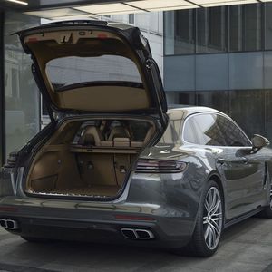 (Porsche)