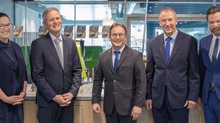 Simone Hemmeler (StV CEO&CFO Gewitec), Michel Stegmann (CEO Gewitec), Richard Weber (CEO Rego-Fix), Stefan Weber (Vice President Rego-Fix) und Pascal Forrer (Sales&Marketing Director Rego-Fix) (v.l.n.r.). (Rego-Fix)