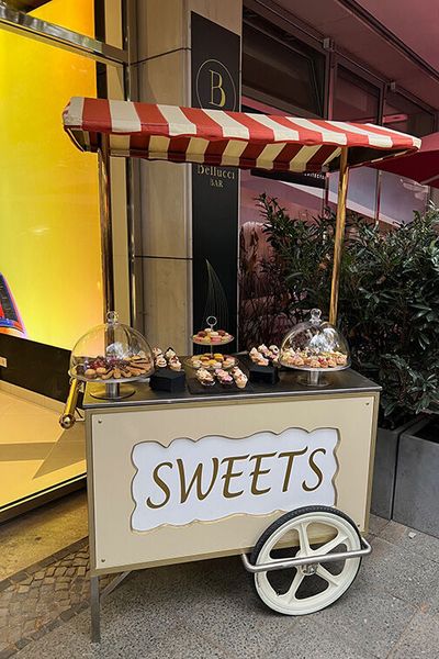 Bei der Verpflegung konnten sicher viele Besucher nicht nein sagen. (Bild: Autohaus König)